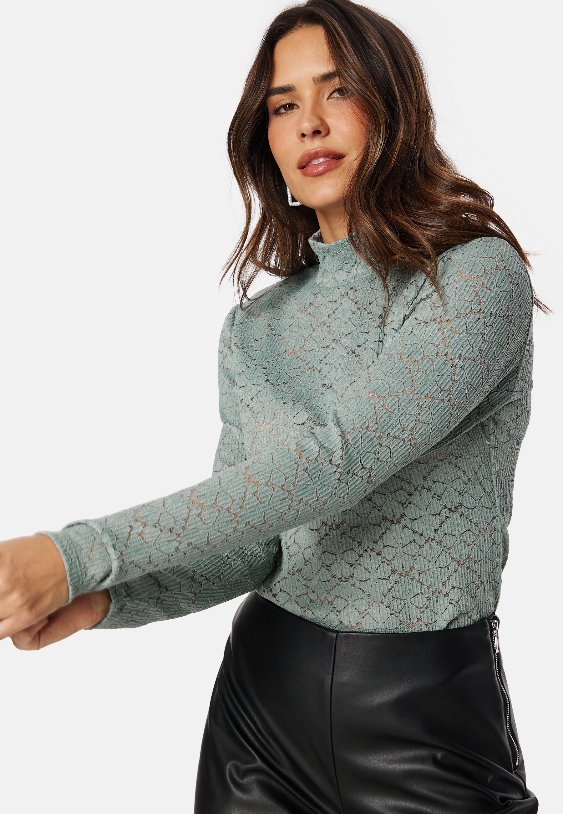 BUBBLEROOM Turtleneck  Lace Top