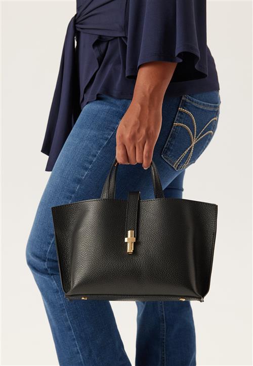 Latalia Aversa Leather Handbag