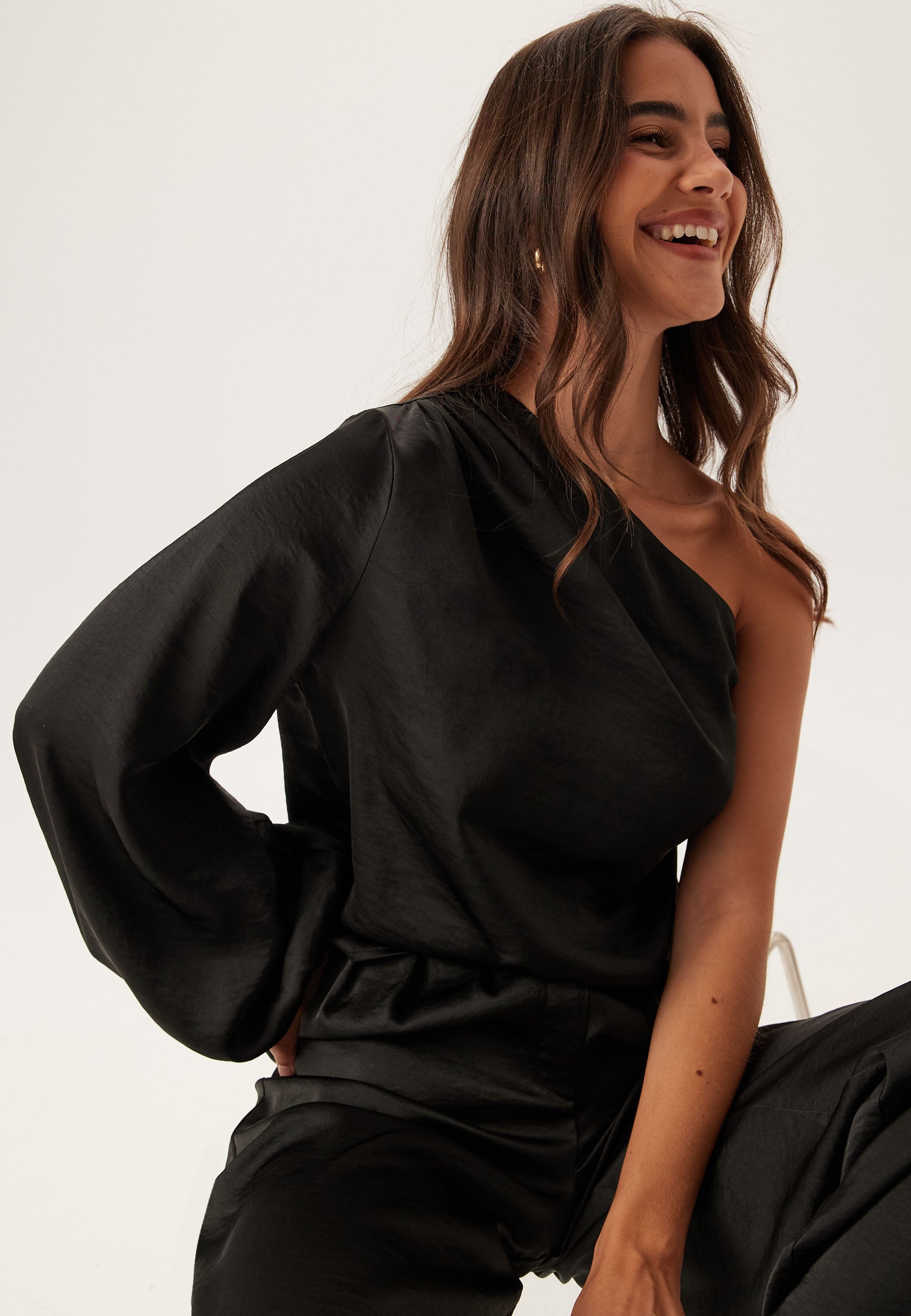 BUBBLEROOM Satin One Shoulder Blouse
