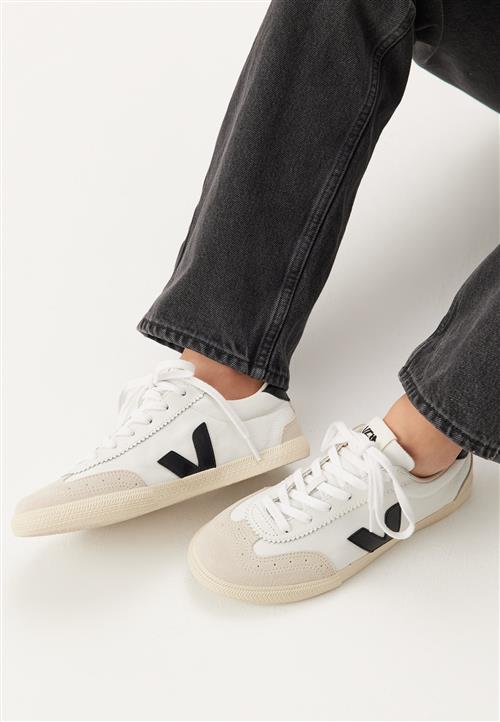 VEJA Volley Sneaker