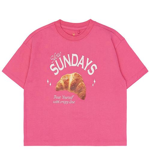 The New T-shirt - TnSuzette - Carmine Rose m. Croissant