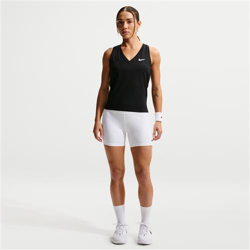 NikeCourt-Dri-FIT-tennisshorts med lommer til kvinder - hvid