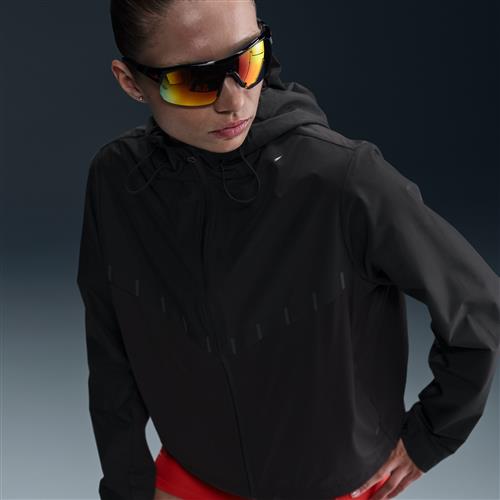 Nike AeroSwift Aerogami Storm-FIT-løbejakke til kvinder - sort