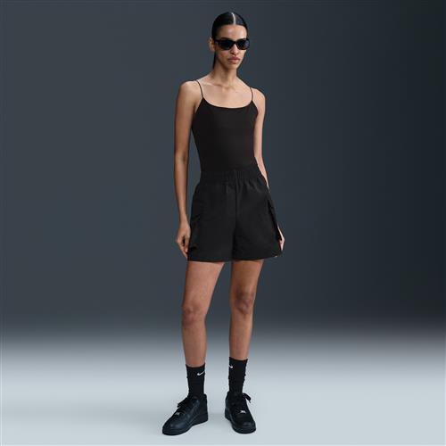 Vævede Nike Essential-cargoshorts med høj talje til kvinder (13 cm) - sort