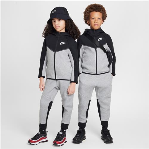 Nike Tech Fleece-sæt i to dele med fuld lynlås til mindre børn - grå