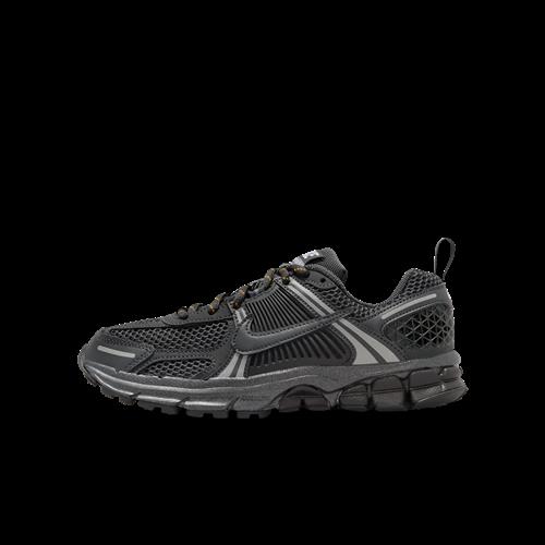 Nike Vomero 5-sko til større børn med reflekser - grå