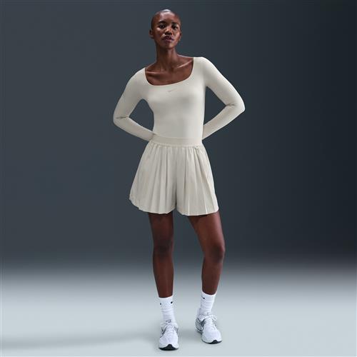 Løse, plisserede Nike 24.7 PerfectStretch Dri-FIT-shorts med høj talje til kvinder - brun