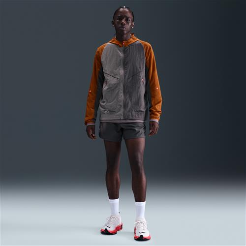 Nike Second Sunrise Dri-FIT ADV-løbeshorts med indershorts (13 cm) til mænd - grå