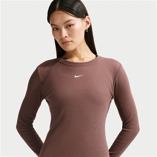 Langærmet Nike -T-shirt i rib med tætsiddende pasform til kvinder - lilla