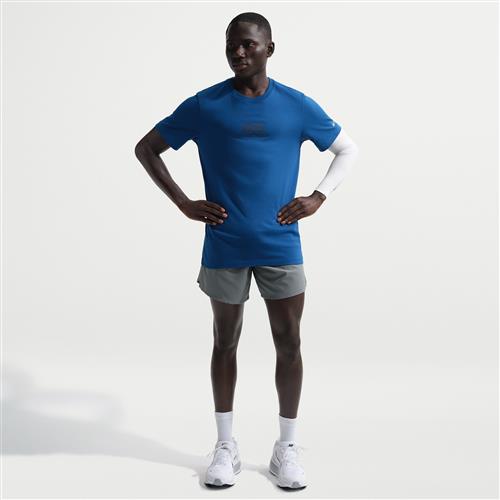 Nike Stride Dri-FIT-løbeshorts med indershorts (18 cm) til mænd - grå