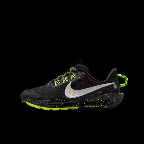 Nike Pegasus Trail 5-trailløbesko til større børn - sort