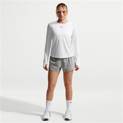 Nike One Dri-FIT-shorts med indershorts (7,5 cm) og mellemhøj talje til kvinder - grå