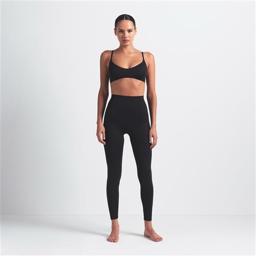 NikeSKIMS Matte Knee Grip-leggings med høj talje (66 cm) til kvinder - sort