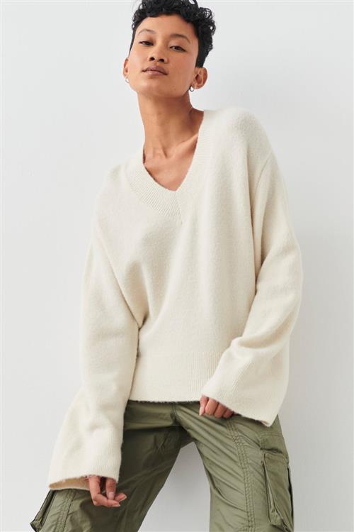Gina Tricot - V-neck knitted sweater - Striktrøjer - Hvid - M - Dame