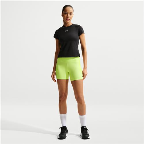NikeCourt-Dri-FIT-tennisshorts med lommer til kvinder - gul