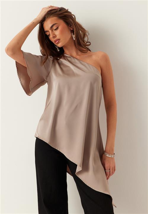 Se BUBBLEROOM Asymmetric Satin Blouse hos Bubbleroom