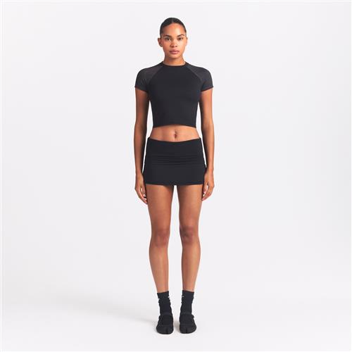 NikeSKIMS Airy-skort med foldbar linning til kvinder - sort
