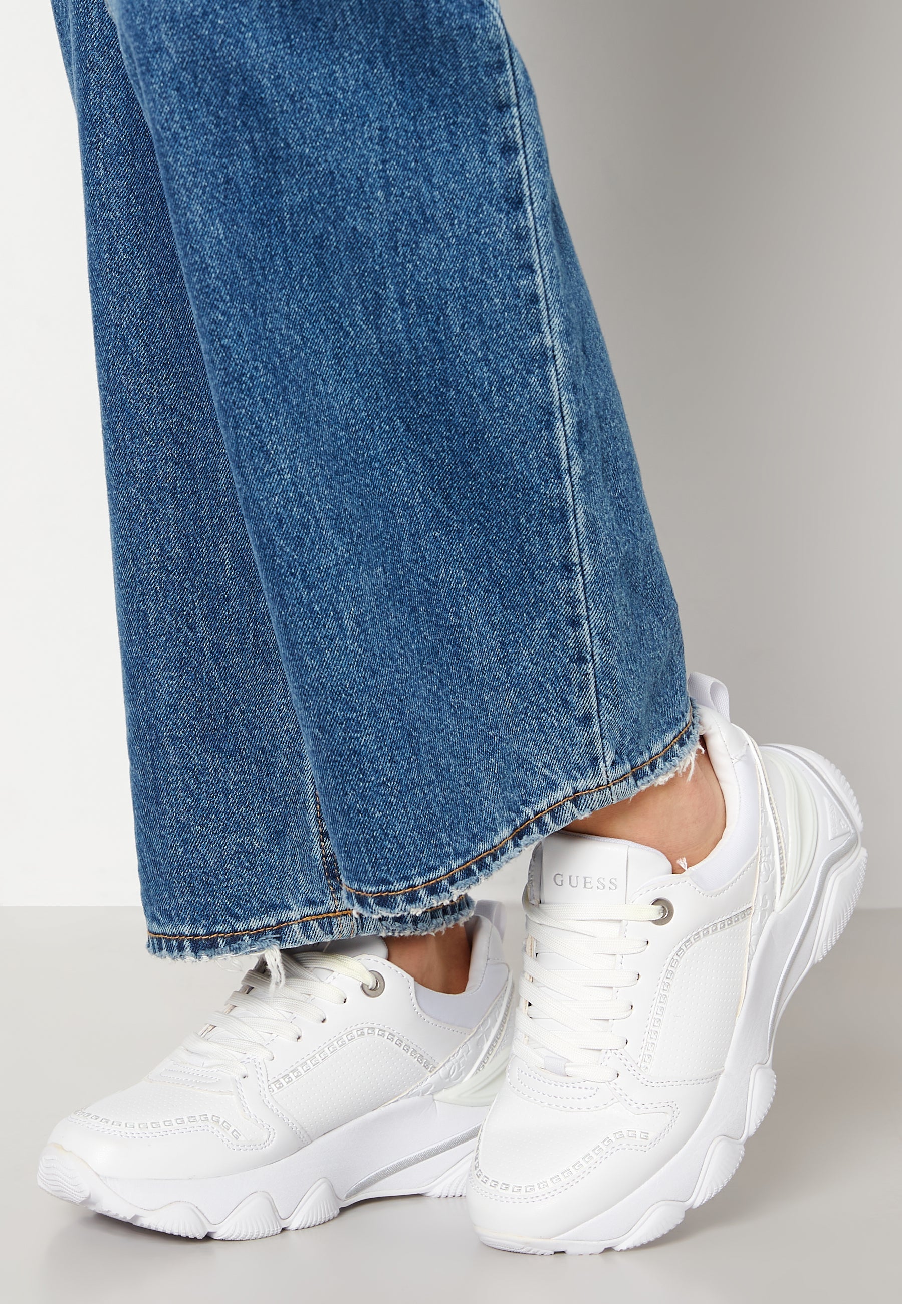 Guess Mags Sneakers