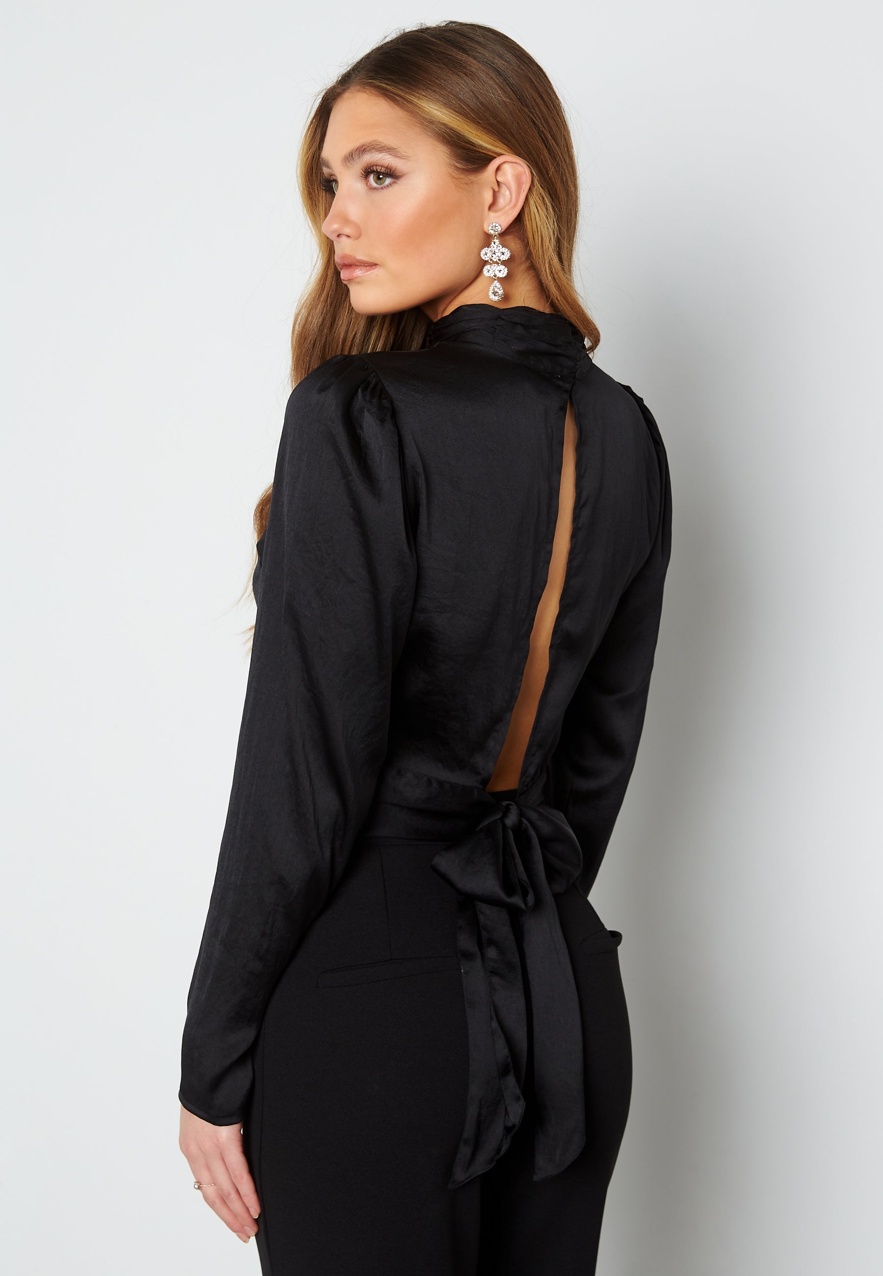 BUBBLEROOM Skyla ruched bow blouse