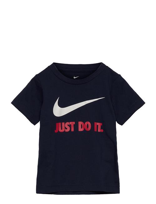 Se Nike | Nkb Swoosh Jdi Ss Tee | 110/116 hos Booztlet