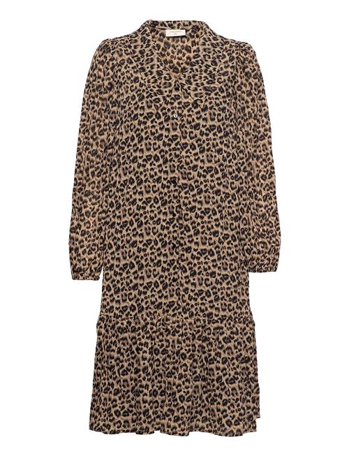 FREE/QUENT | Fqdaphne-Dr-Leo | S