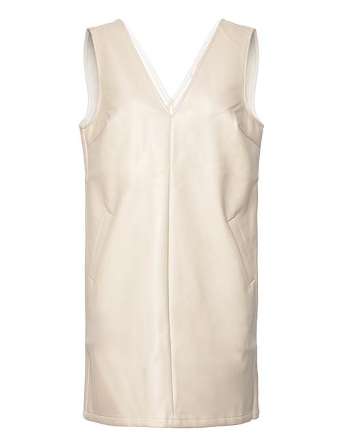 A-View | Gelika Spencer | 40