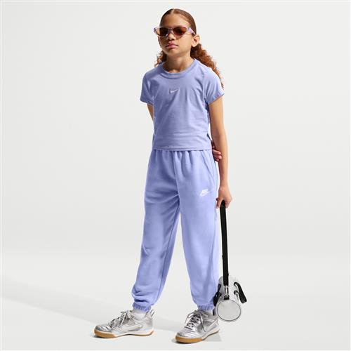 Løstsiddende Nike Club Fleece-bukser til større børn - lilla