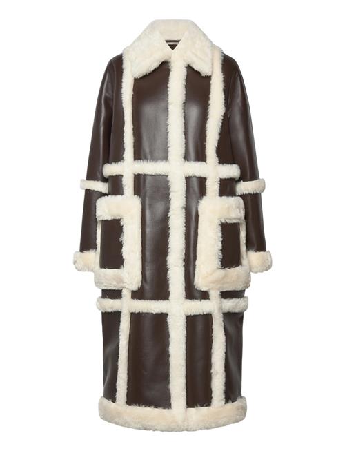 Stand Studio | Patrice Coat | 34