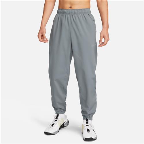 Faconsyede, alsidige Nike Form Dri-FIT-bukser til mænd - grå