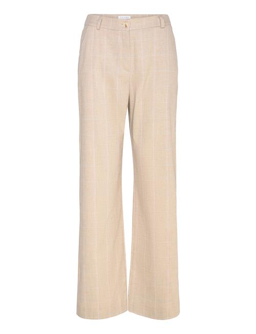 Claire Woman | Cwtarita | 38