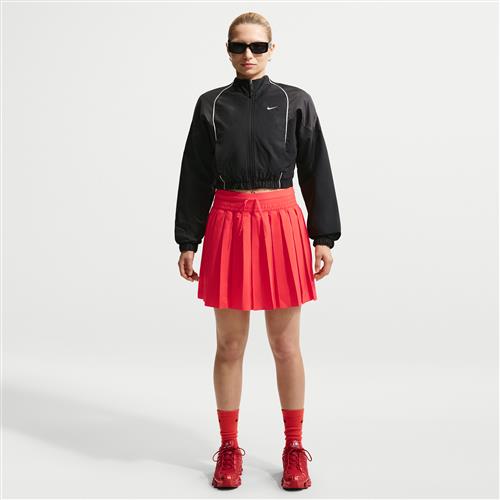 Nike -nederdel med plissering og mellemhøj talje til kvinder - rød