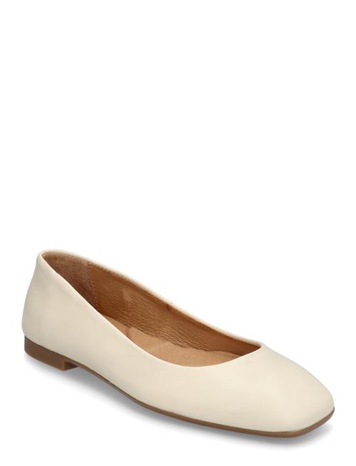 Pavement | Katie | 41