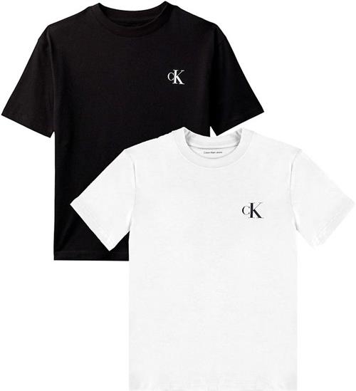Se Calvin Klein T-shirts - 2-pak - Monogram - Bright White/Sort hos KidsWorld