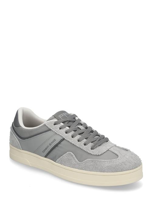 Tommy Hilfiger | The Greenwich Mix Media | 42