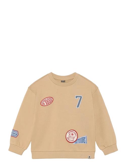 Daily 7 | Oversized Sweater Badges | 128