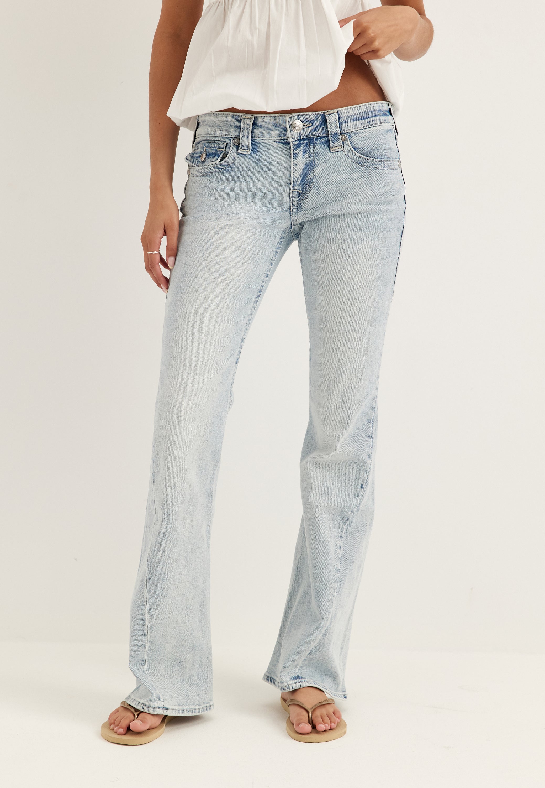 Se TRUE RELIGION Joey Lr Flare Flap_ hos Bubbleroom