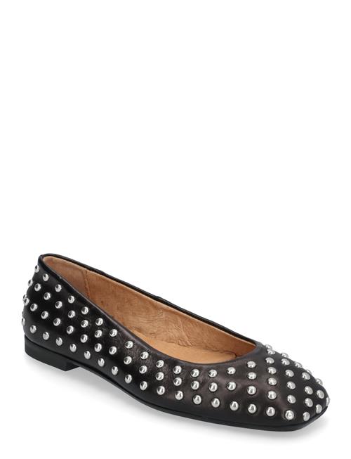 Pavement | Katie Studs | 37