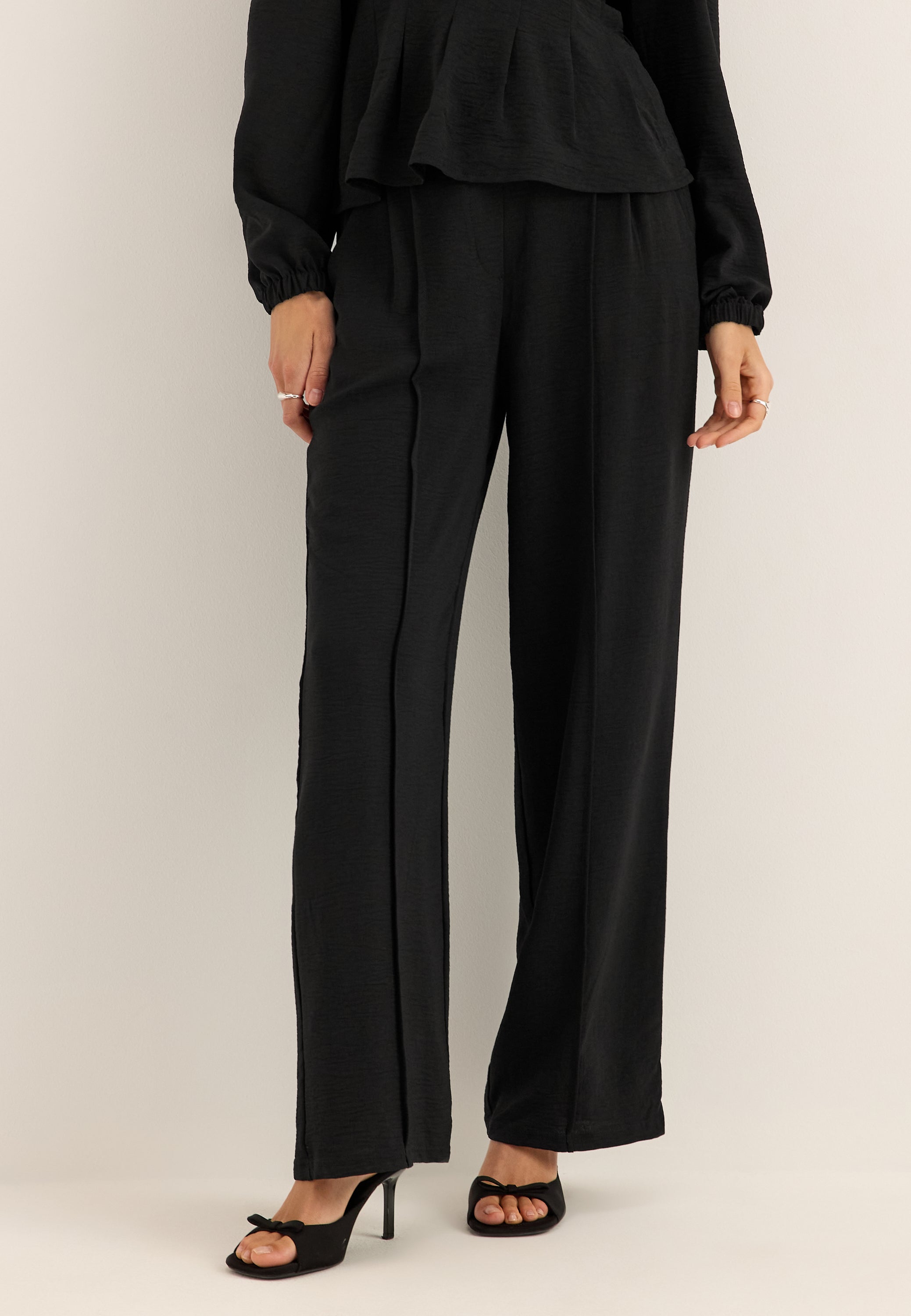 BUBBLEROOM Crepe Front Seam Trousers