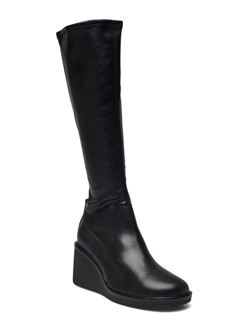 VAGABOND | Deena | 38