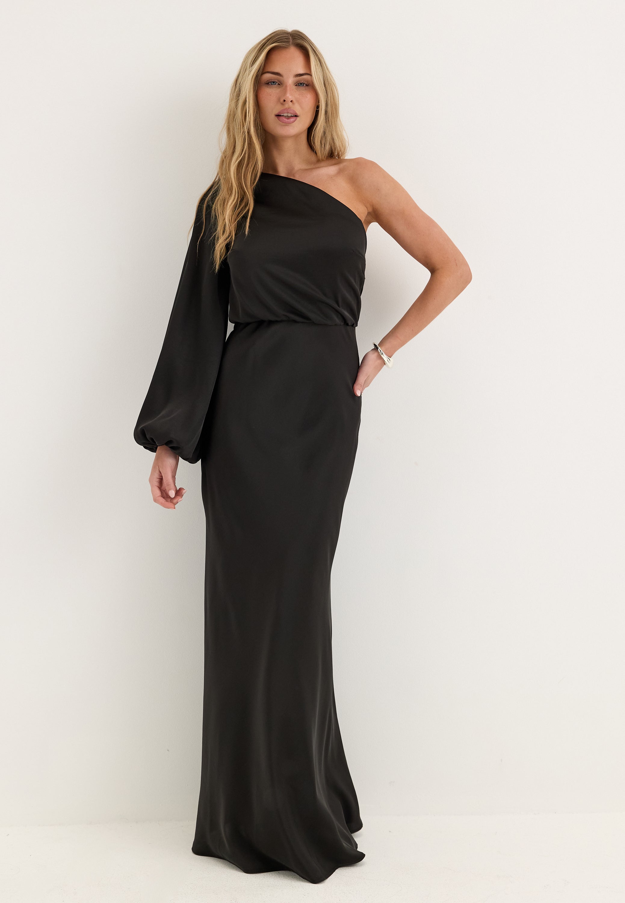 BUBBLEROOM OCCASION One Shoulder Satin Gown