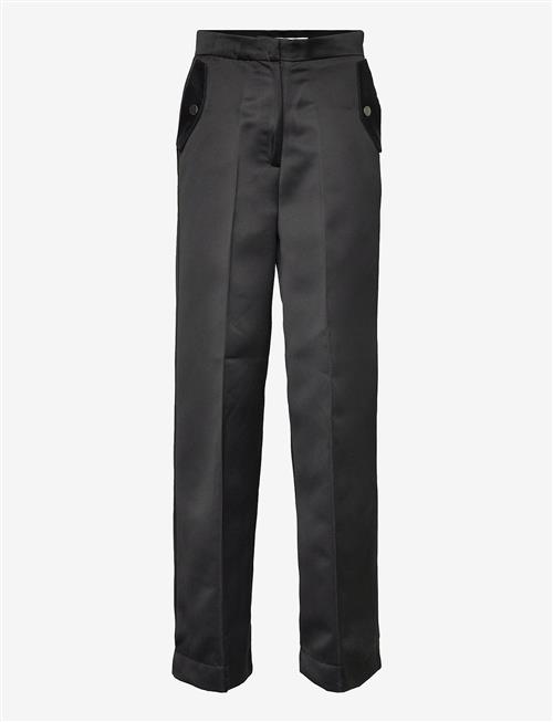 Rabens Saloner | Yarah | L