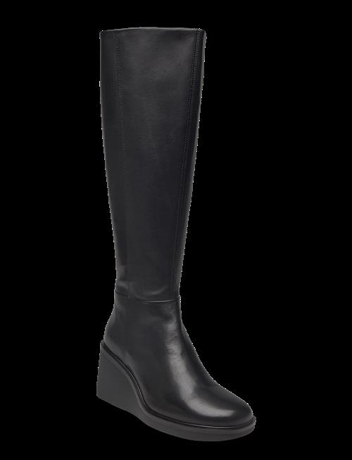 VAGABOND | Deena | 39