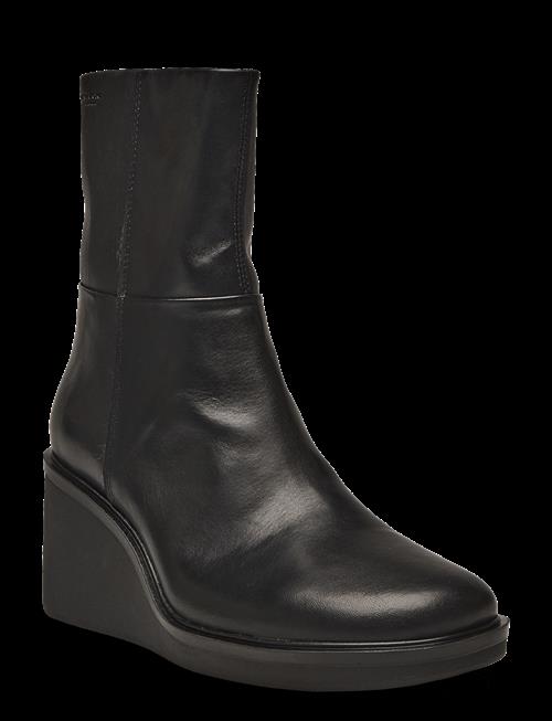 VAGABOND | Deena | 39