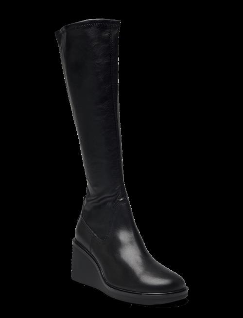 VAGABOND | Deena | 37