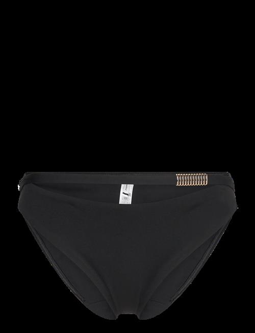 Chantelle Beach | Icon Brief | 40