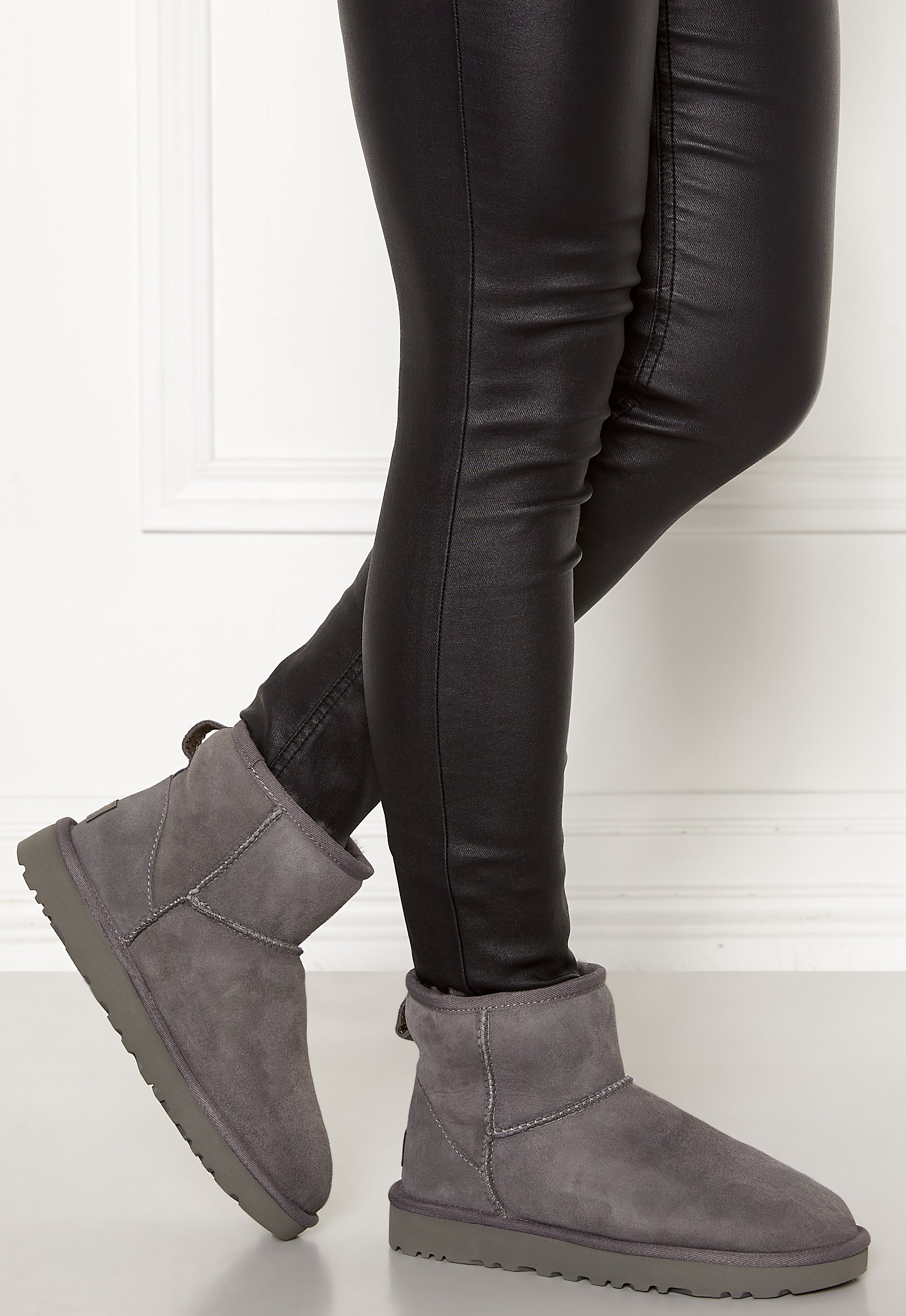 UGG Classic Mini II