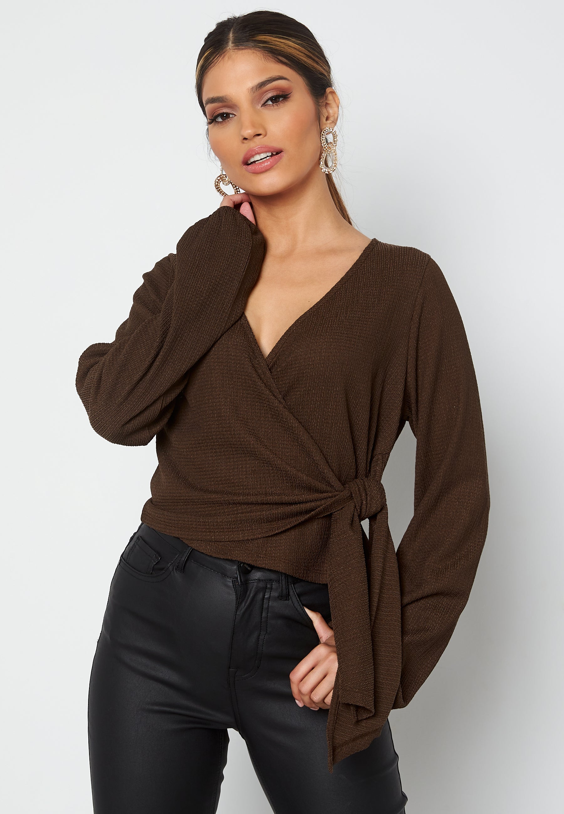 BUBBLEROOM Leighton wrap top