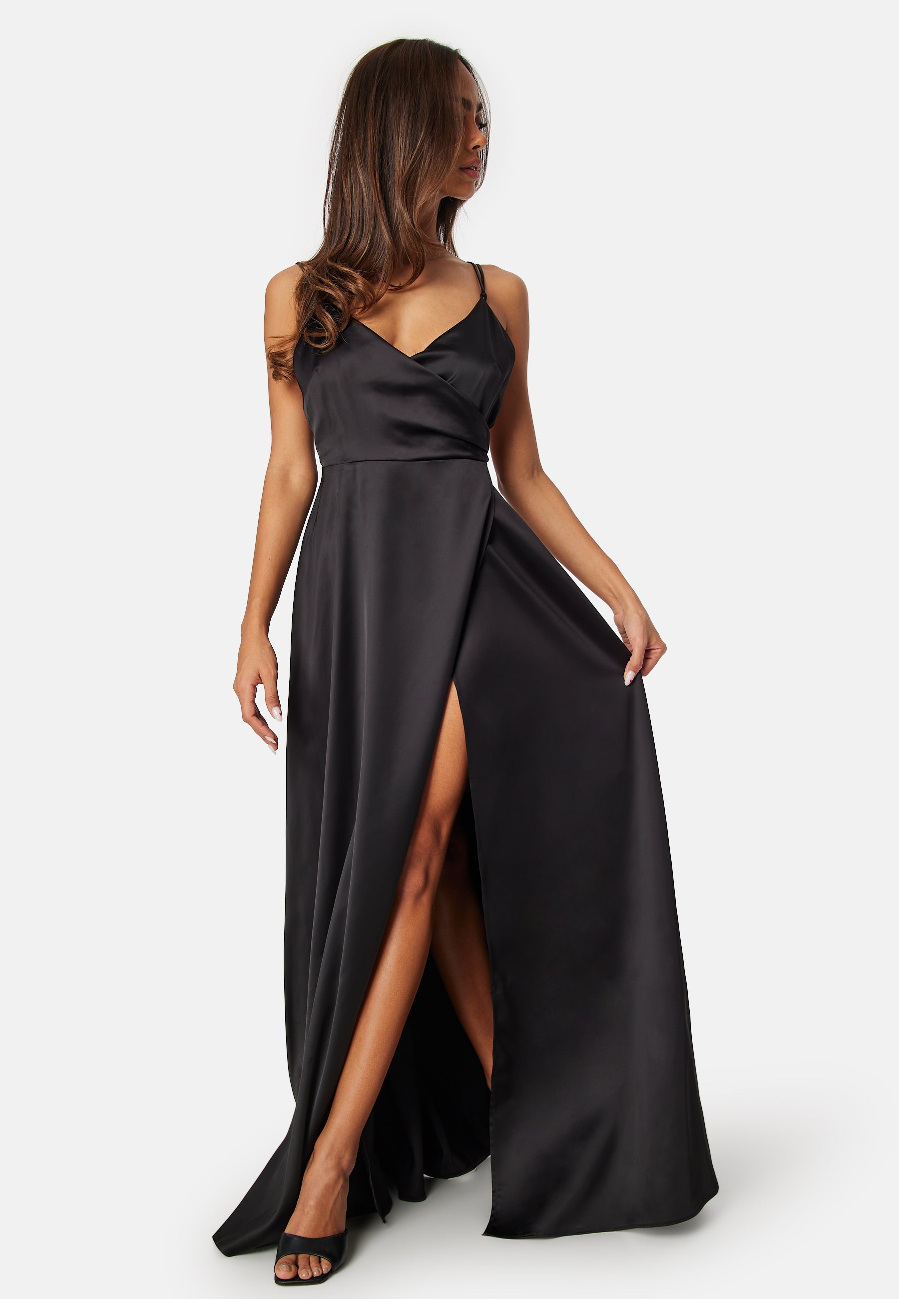 Bubbleroom Occasion Satin strap Gown
