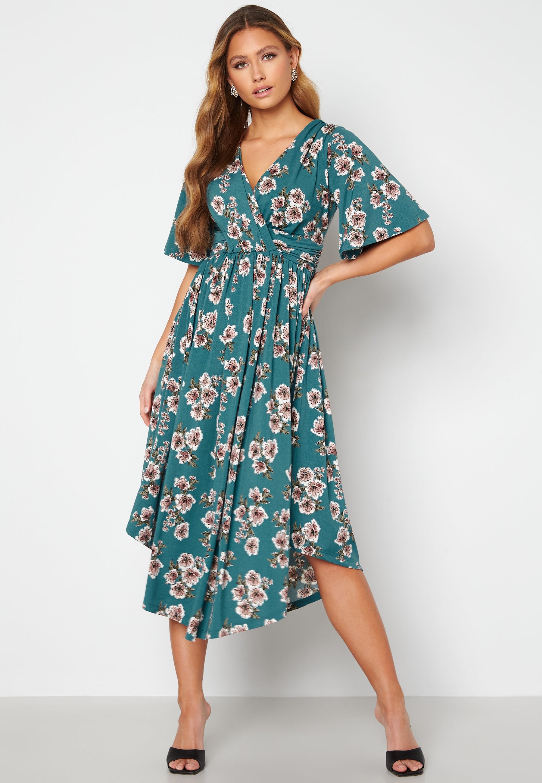 Bubbleroom Occasion Valeria Butterfly Sleeve Dress