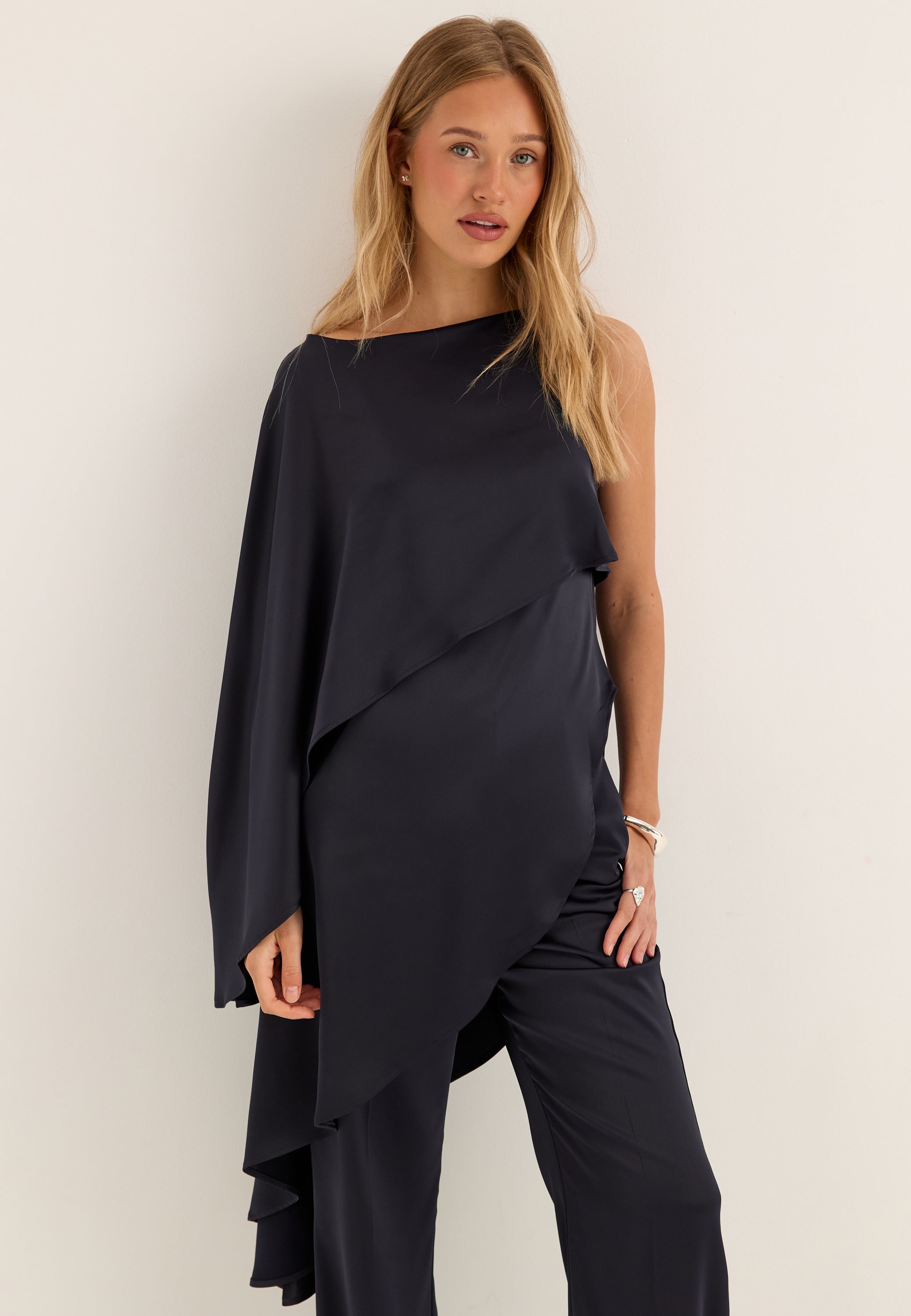 BUBBLEROOM OCCASION Asymmetric One Shoulder Satin Top